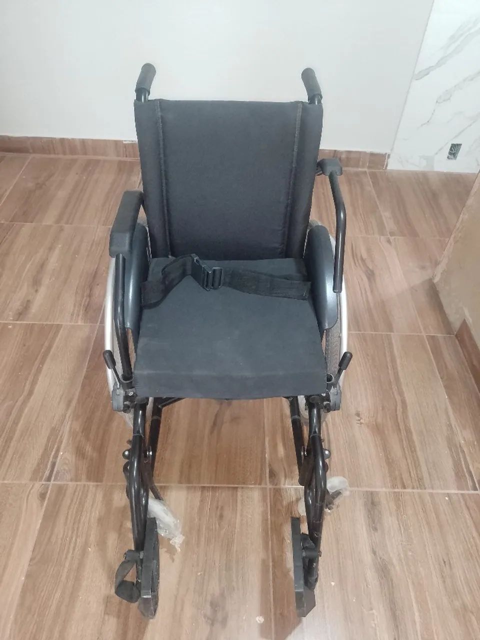 Cadeira de rodas KE super forte ORTOBRÁS, NOVA,  040cm de largura, altura e profundidade.  - Foto 2