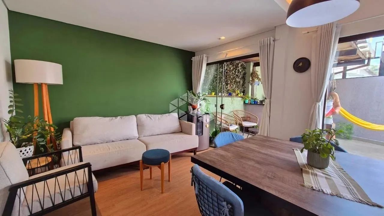 CASA COM PISCINA E CHURRASQUEIRA 3 QUARTOS SENDO 1 SUÍTE NO SACO DOS LIMÕES FLORIANÓPOLIS