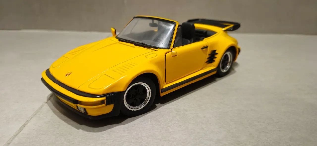 Porsche 911 Turbo Cabriolet - Miniatura 1/18