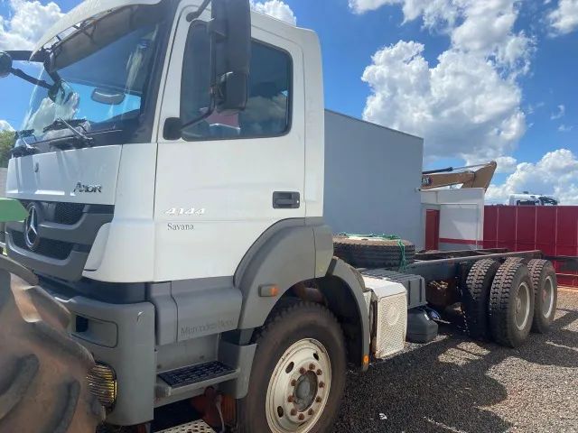 Mercedes Benz Axor 4144k plataforma ano 2022 com retarder