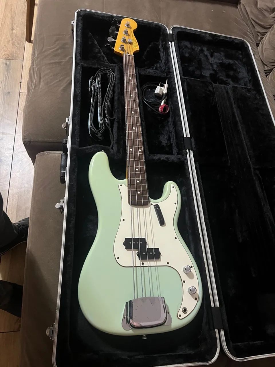 Baixo Fender Precision