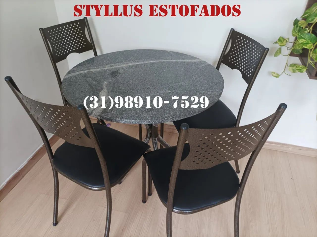 Conjunto de mesa com 4 cadeiras