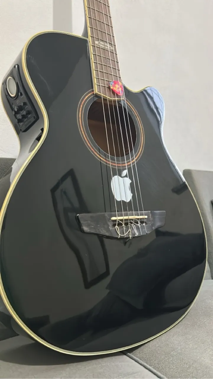 Violão Acústico Preto com Design Especial