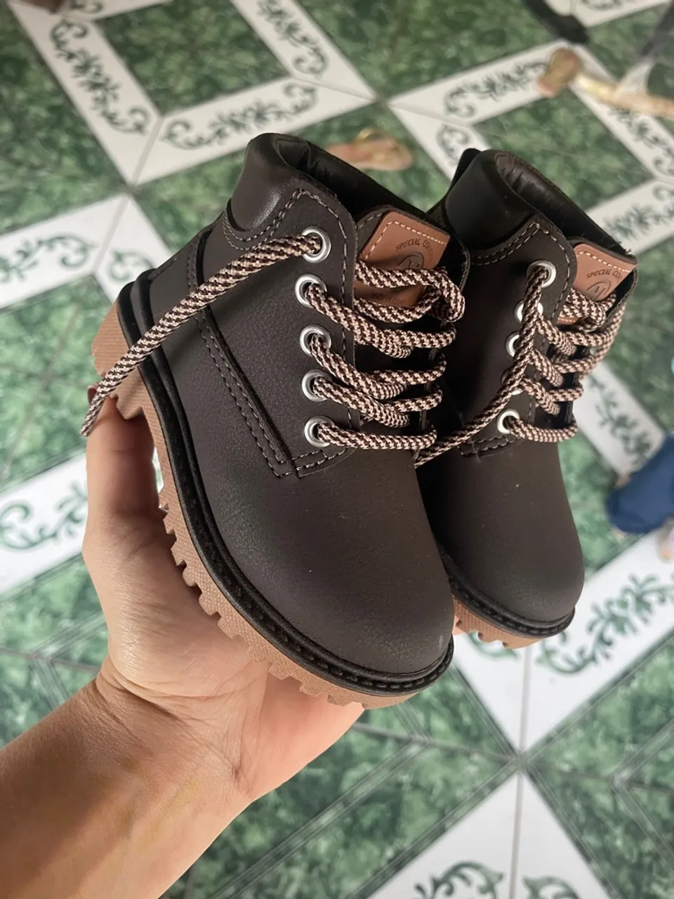 Bota infantil marrom