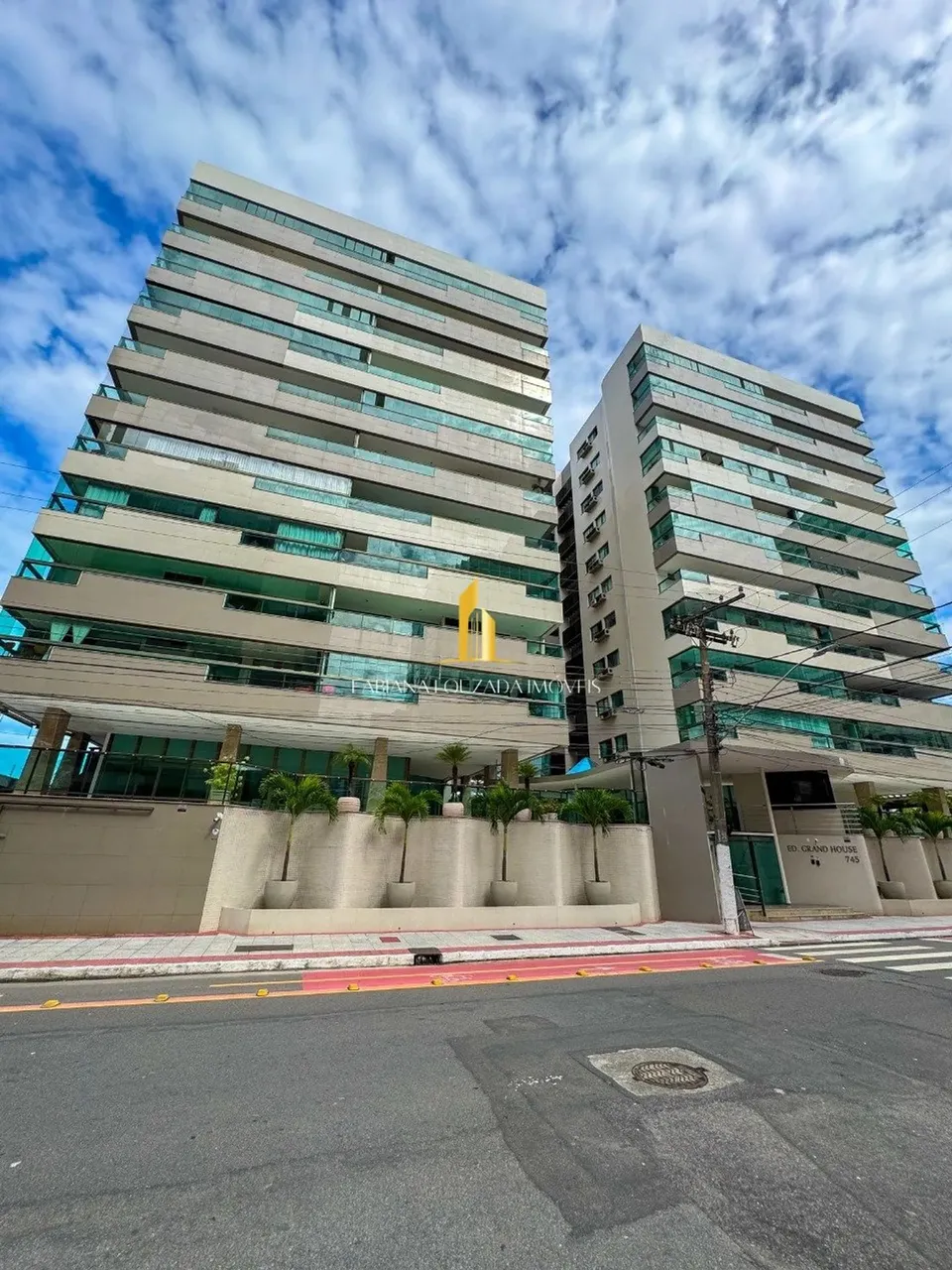 Aluga-se apartamento 04 quartos montado em Praia de Itapuã.