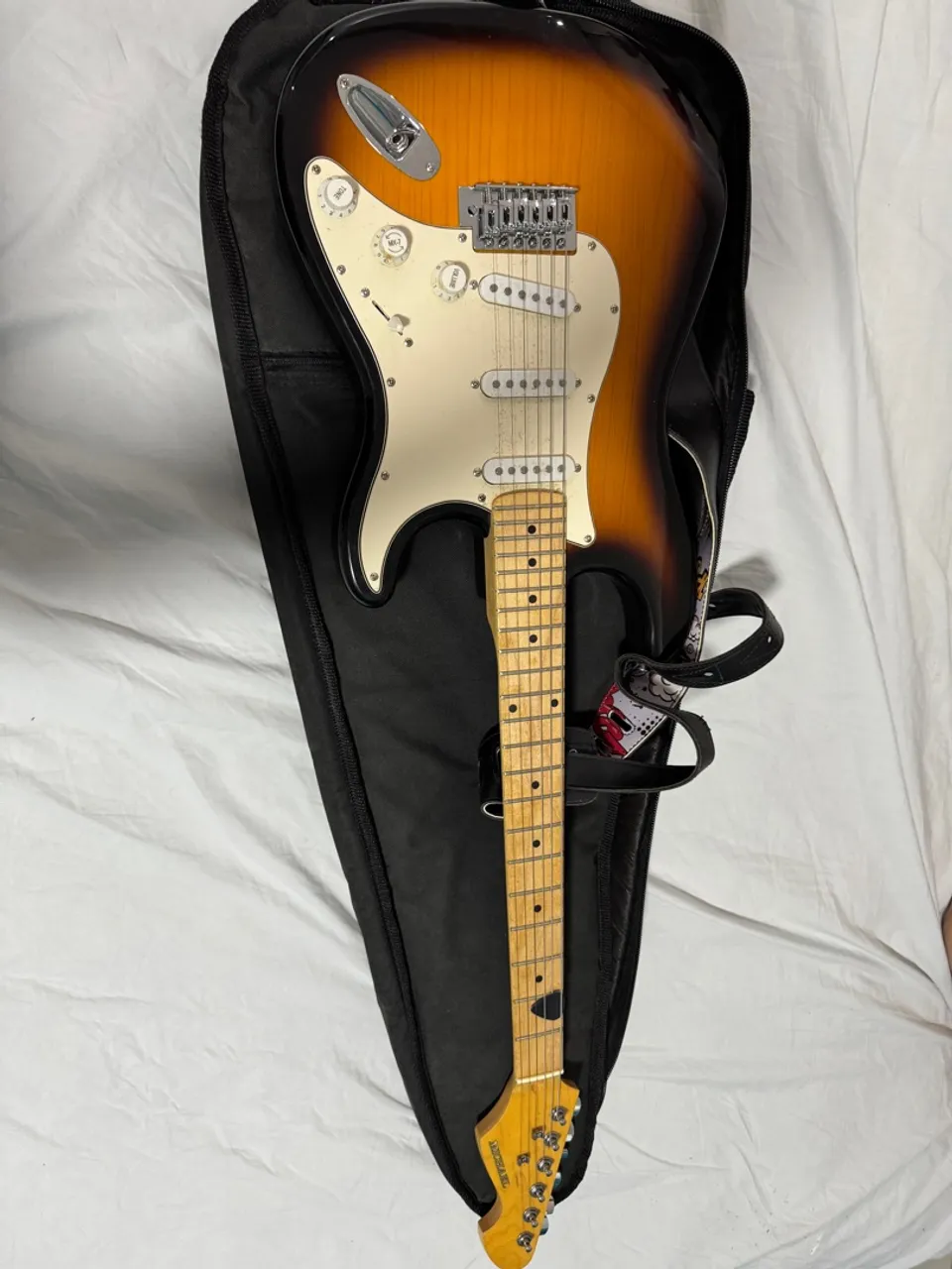 Guitarra Stratocaster Sunburst