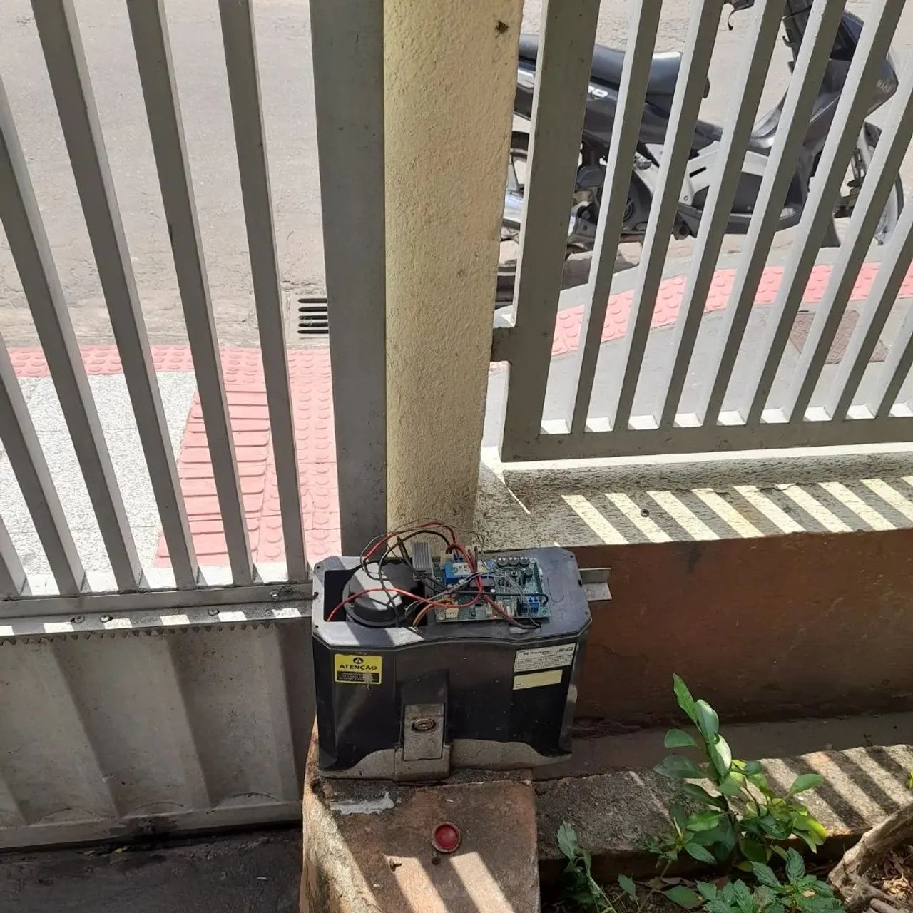 Instalação e manutenção portão eletrônico, câmeras, cerca elétrica e concertina, inter - Foto 3
