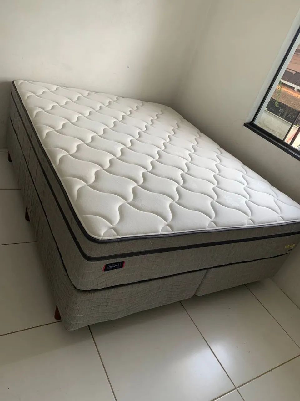 Cama Box Queen Seminova