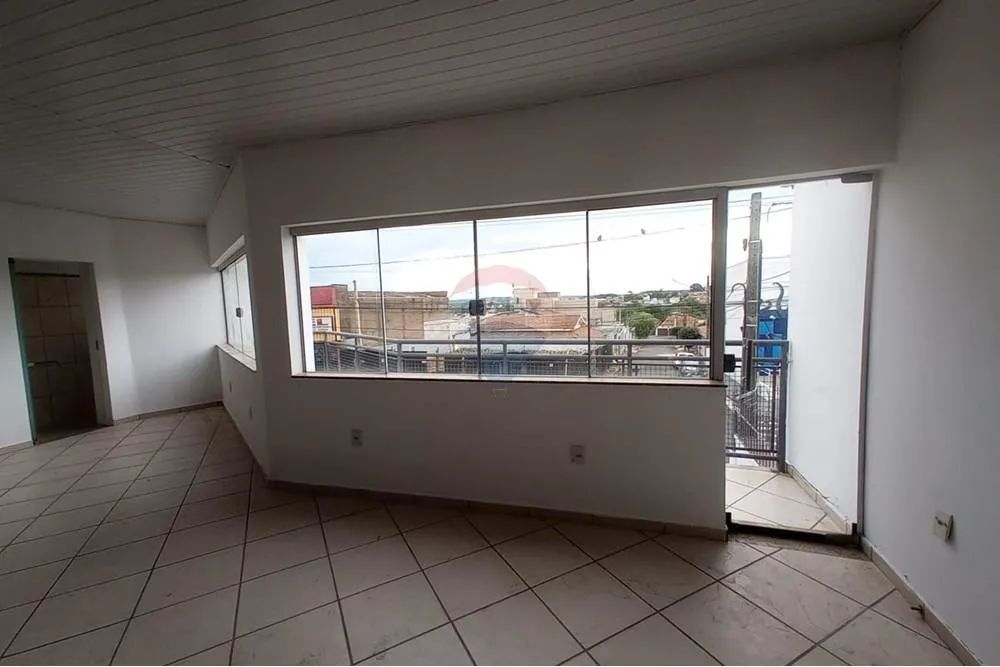 "Alugue Sala Comercial Moderna na Av. Bandeirante"