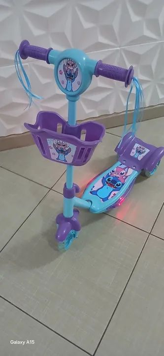PATINETE INFANTIL MUSICAL E COM LUZES DO STITCK..NOVO A PRONTA ENTREGA  - Foto 2