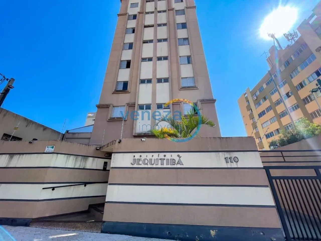 Apartamento com 2 quartos para alugar por R$ 650.00 à venda por R$ 270000.00, 72.00 m2 - L