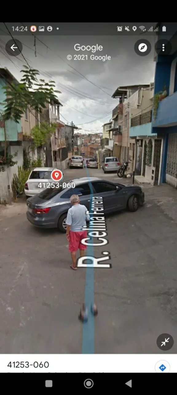 Vendo este sobrado, composto por três casas