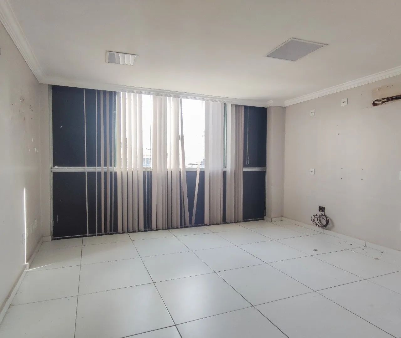 Conjunto de 06 salas no 2º andar em predio de bom padrão - Foto 2