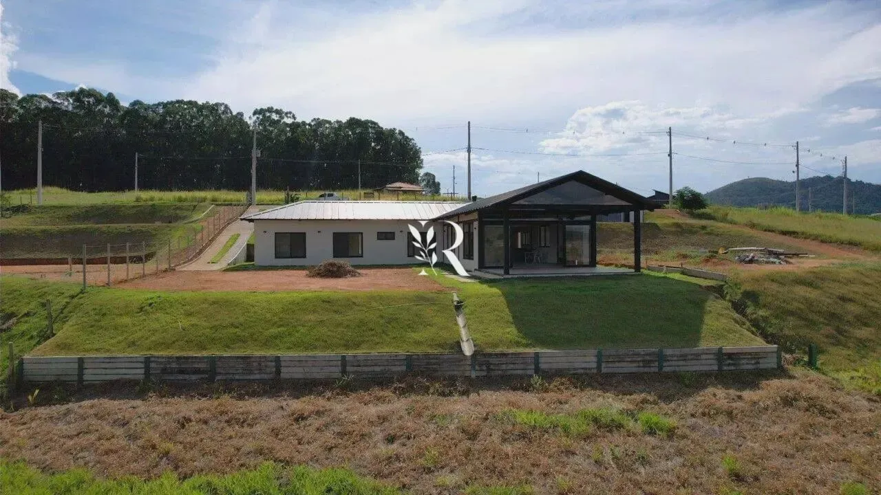 Cada à venda em Secretário - Petrópolis - RJ