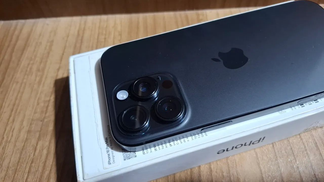 iPhone 16 pro max - 256GB - 64 ciclos - Bateria 100% - Celulares e