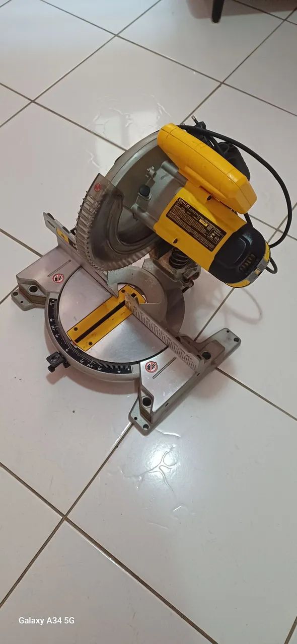 Serra meia esquadria Dewalt - Foto 2