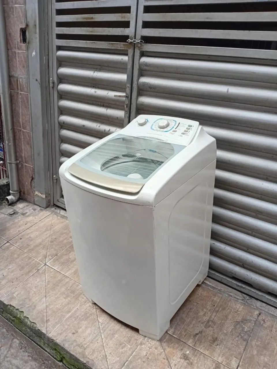 Máquina de Lavar Roupa Electrolux 10 kg  127v. Frete grátis Régiao.   Semi-nova - Foto 3