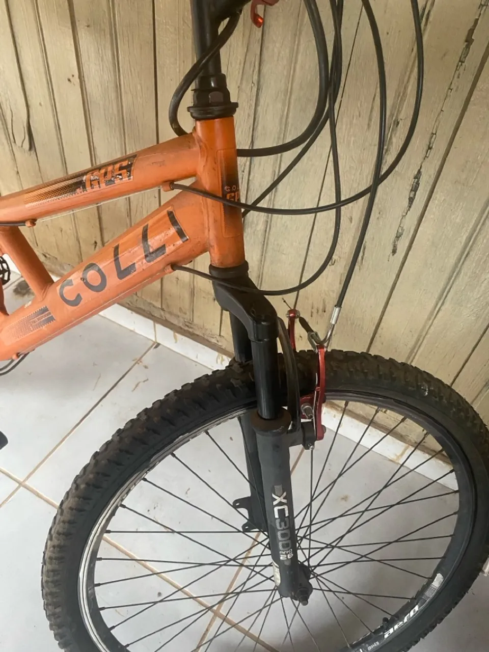 Vende se uma bicicleta usada por 320,00