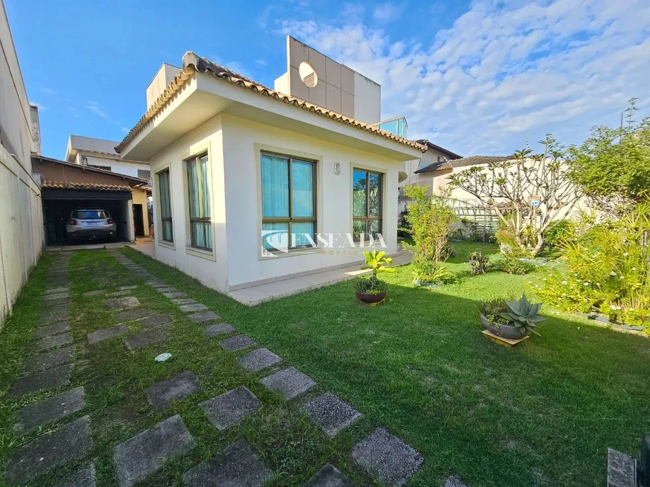 Casa à venda em Vila Velha-ES, bairro Interlagos: 4 quartos, 1 suíte, 2 salas, 4 banheiros