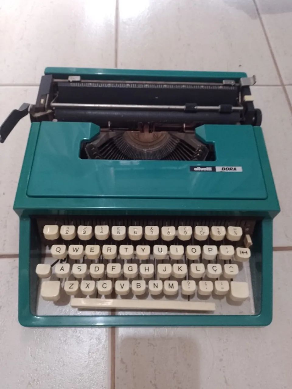 Máquina de escrever Olivetti Dora - colecionadores64861128559490124