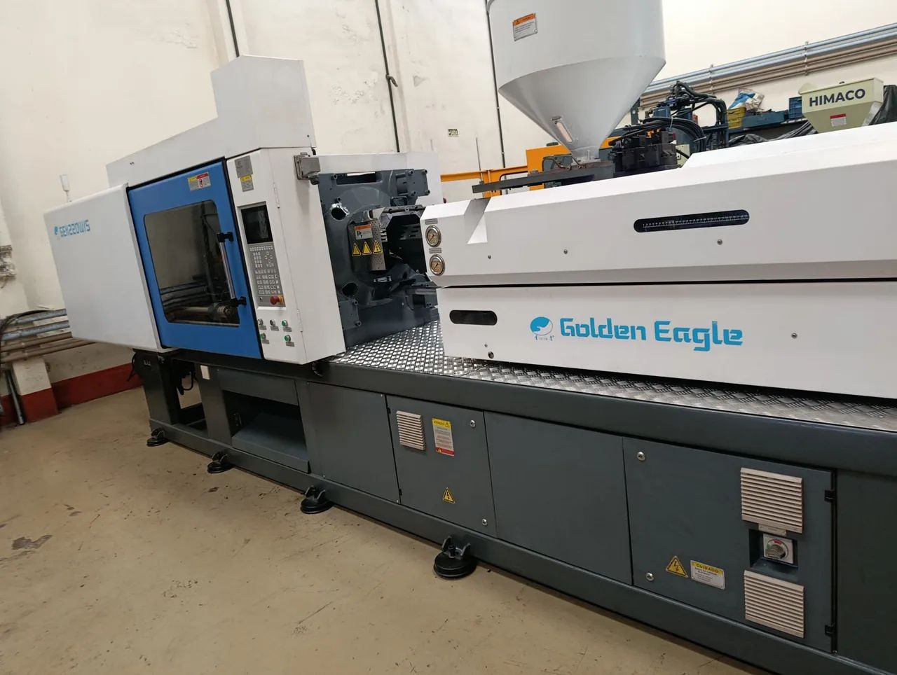 Injetora 220T Servomotor ano 2022