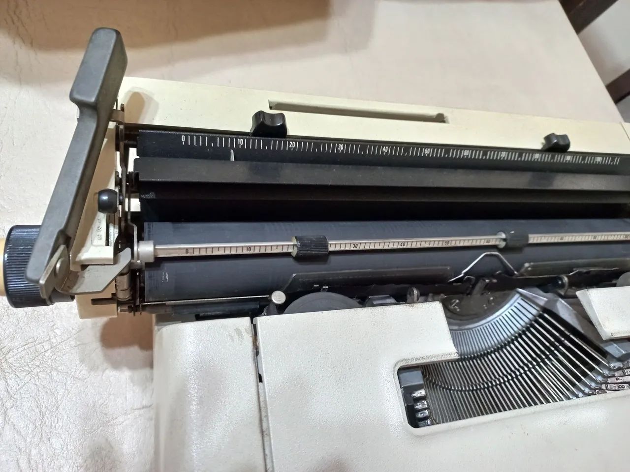 Máquina de escrever Olivetti Studio 46 - Foto 4