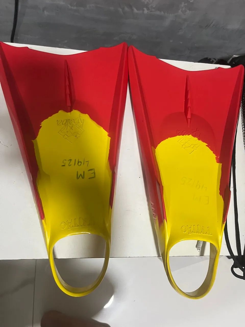 Pé de pato tritão, tamanho L