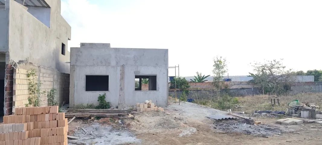 Casa com 3 Quartos, inacabada - Aceita Troca