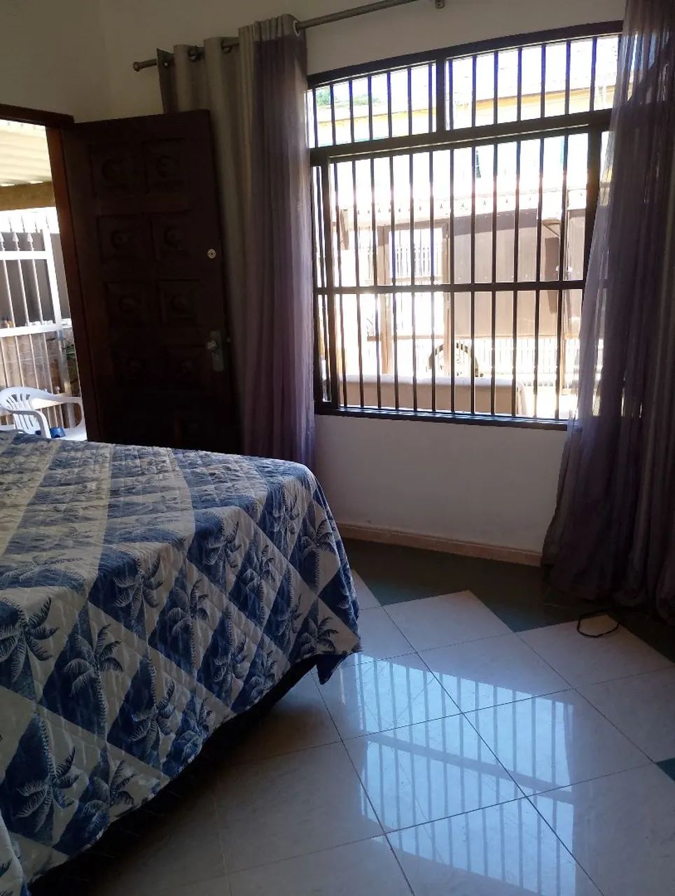Amplo Quarto no Canto do Forte