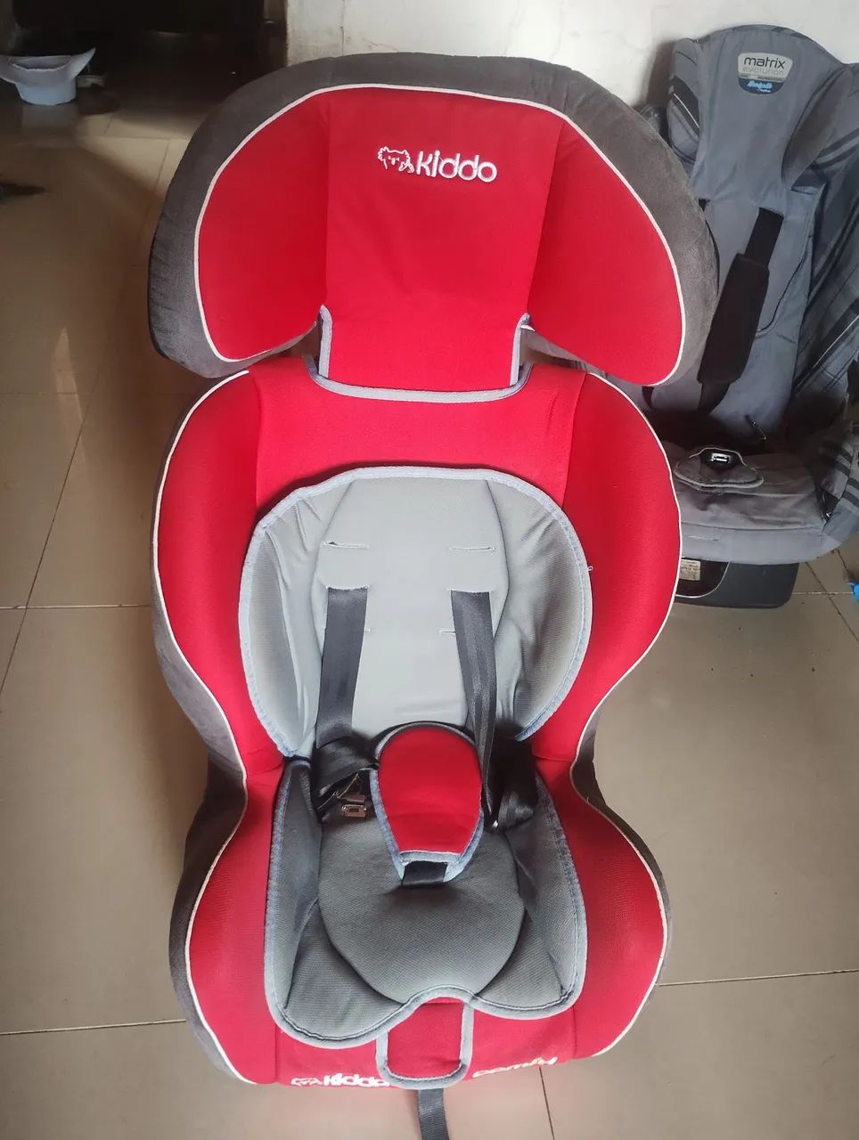 Vendo 2 cadeira para bebê 