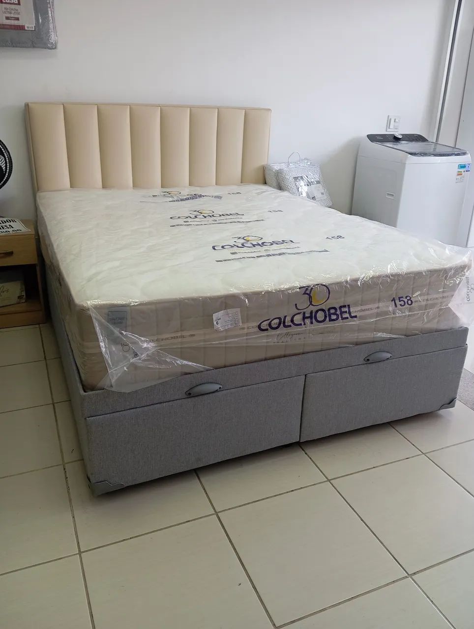 Cama box baú Queen de fábrica 
