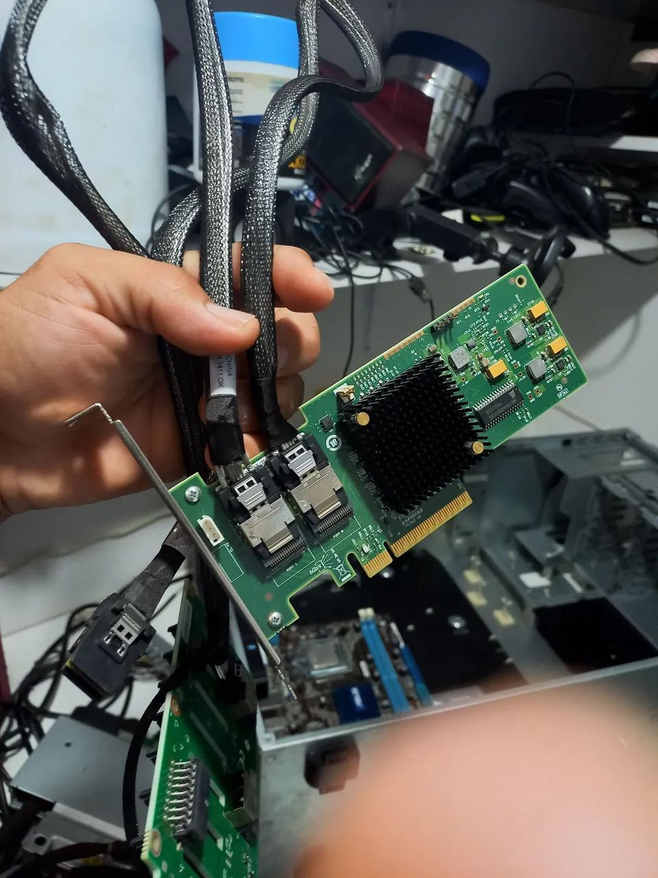 sansasiaページ① Kit Controladora SAS/SATA LSI 9211-8i + 2 Cabos Mini-SAS (8 Discos