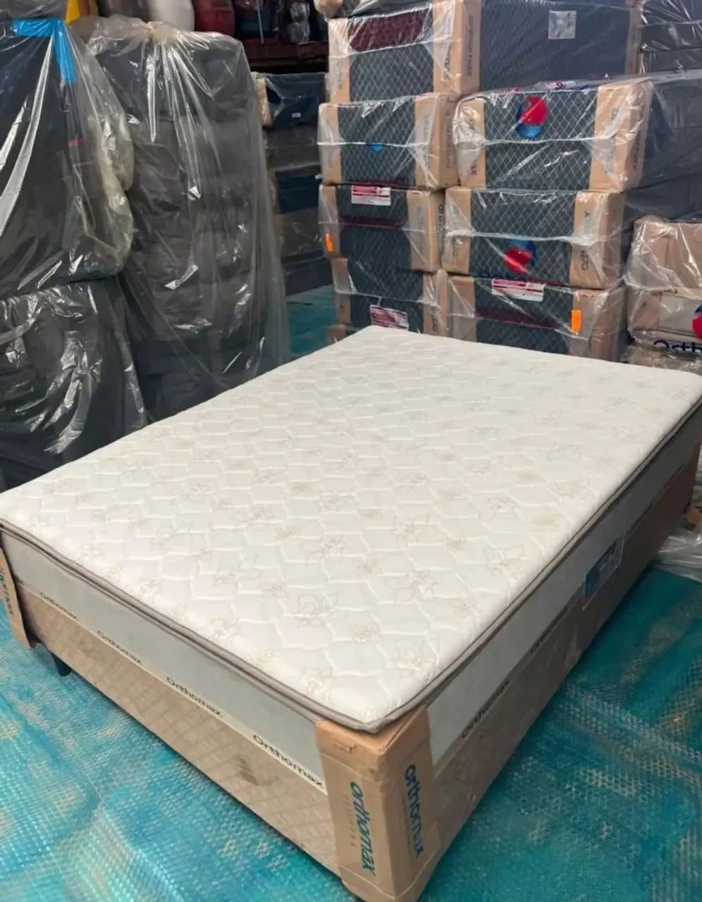 ?CAMA BOX QUEEN COM PILLOW