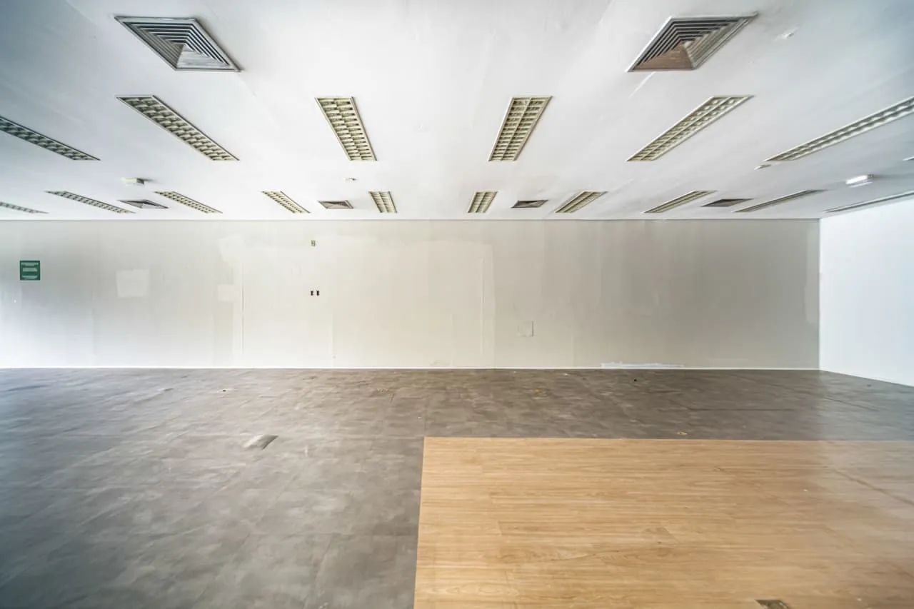Prédio comercial na Rua Conselheiro Ribas, 459  544 m²