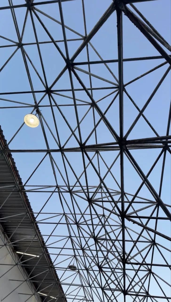 Vendo gradil e estruturas e escada  - Foto 2