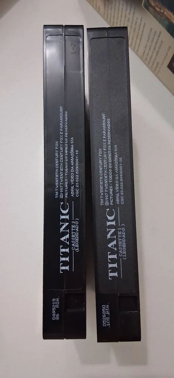 Caixa com 2 fitas vhs titanic usada. - Foto 4