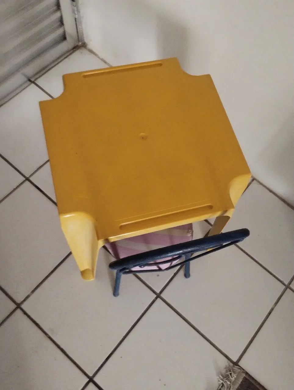Mesa e cadeira pequena