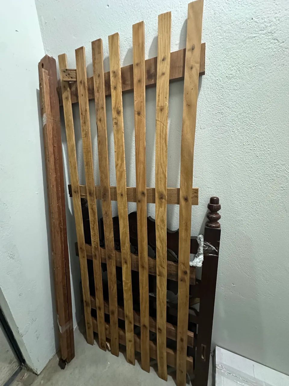 Conjunto cama (madeira maciça) + colchão de solteiro - Foto 3