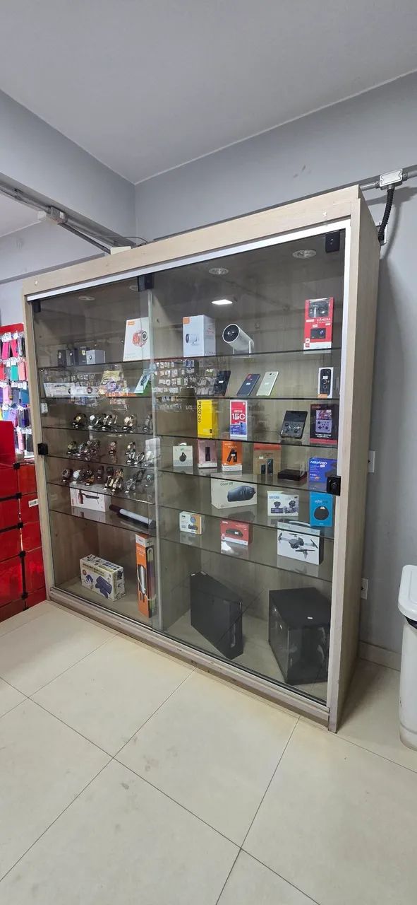 Vitrine de vidro e MDF iluminada - Foto 4