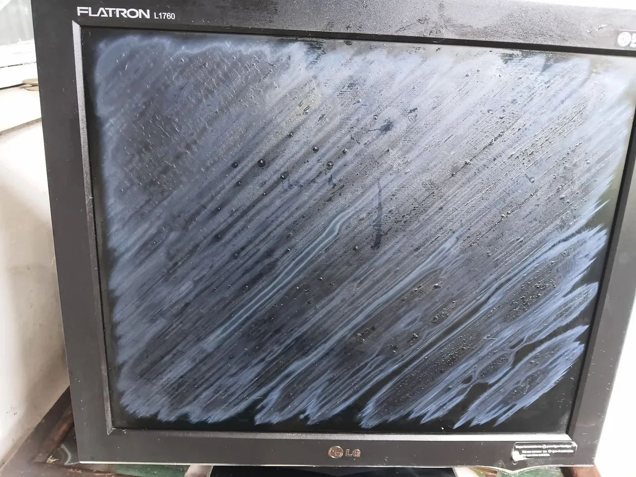 Monitor LG Flatron. 