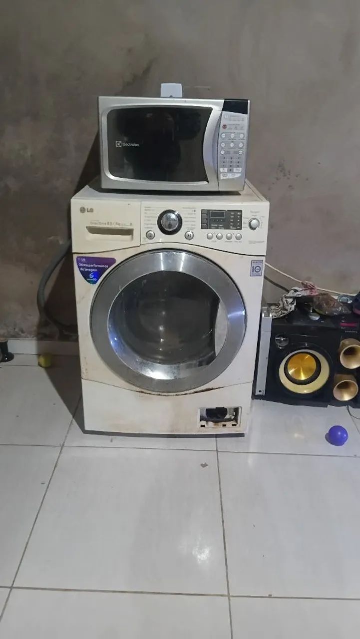 Vendo uma máquina lg lava e seca e um micro-ondas 