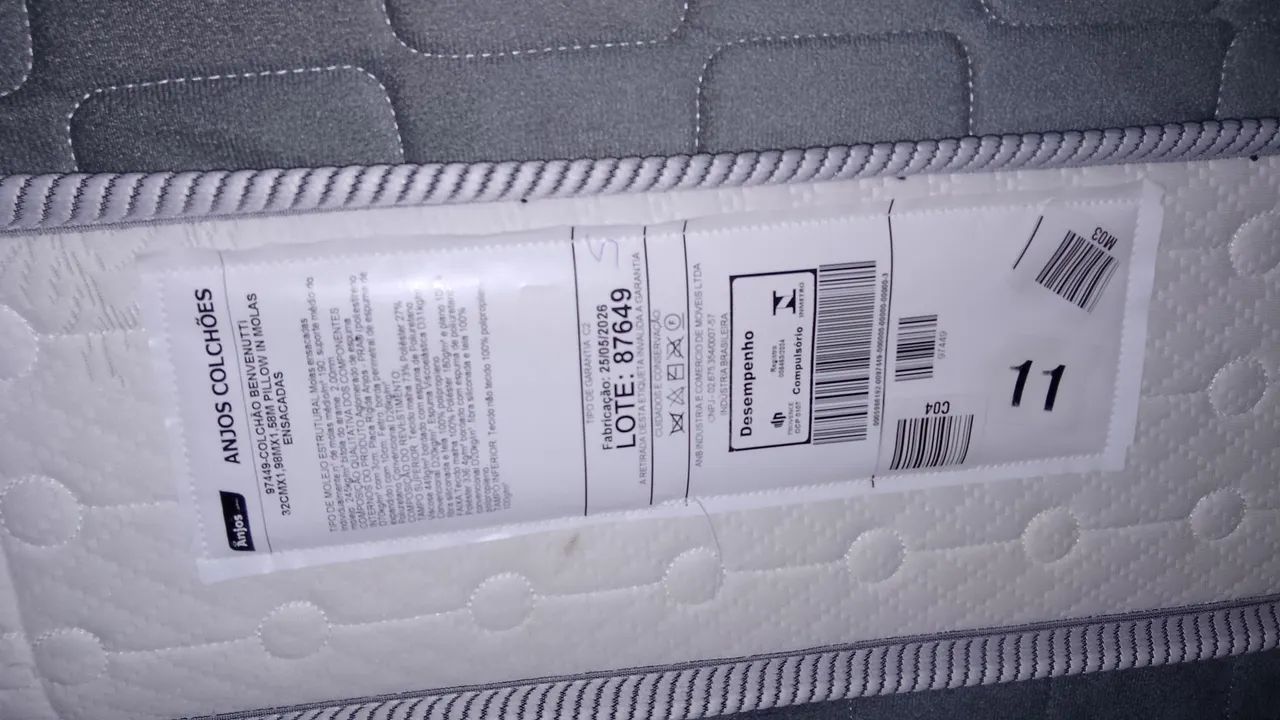 Vende-se Cama Queen com cabeceira com 2 meses de uso 