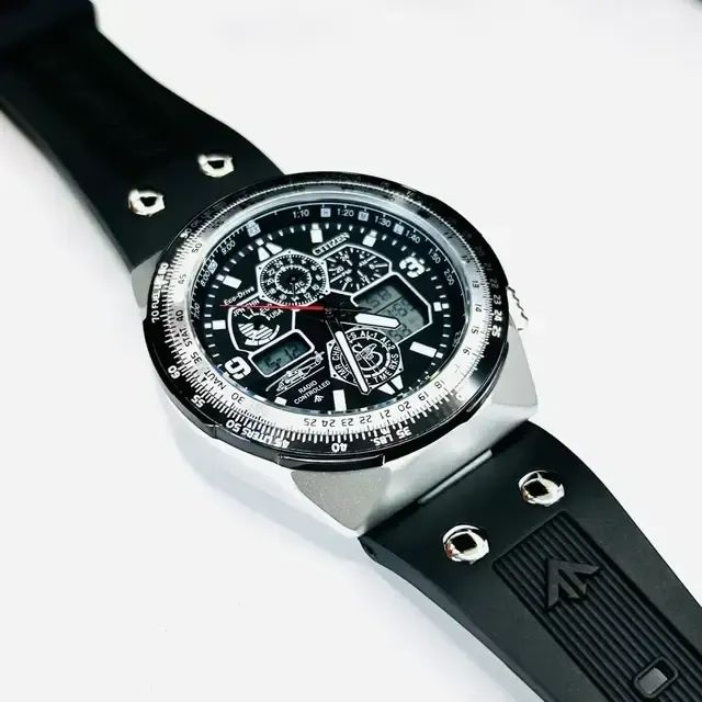 Relogio  Citizen Sikorsky Skyhawk preto  - Foto 5