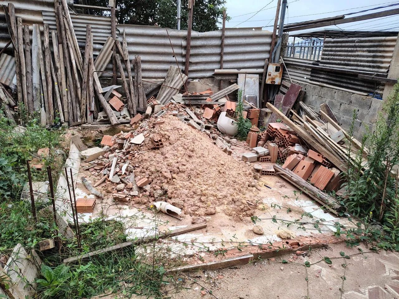 TERRENO 160m2 NO MILHO BRANCO ATRAS DO CAMPO DE FUTEBOL 8m x 16m de lado  - Foto 4