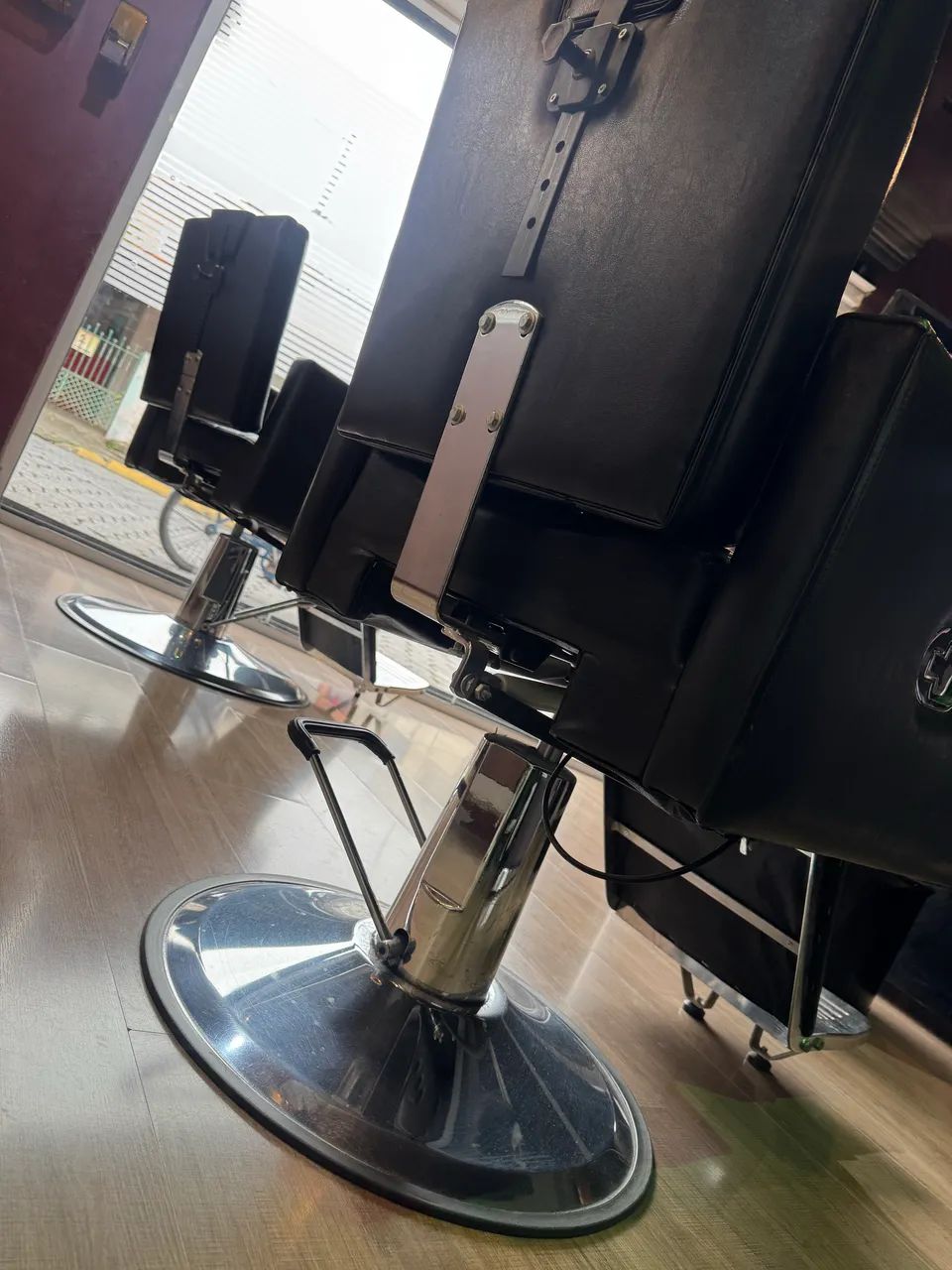 Cadeira de barbeira, barbearia  - Foto 2