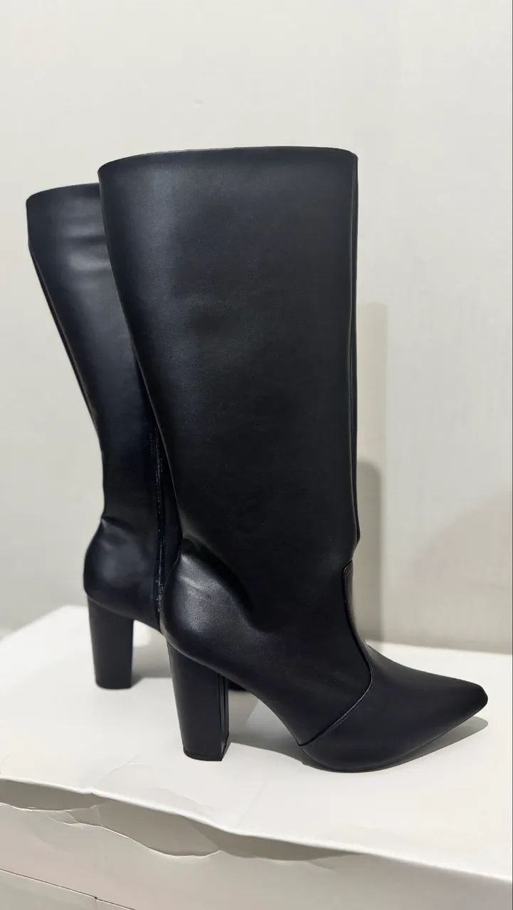 Bota de Cano Longo Preta - Nunca usada  - Foto 2