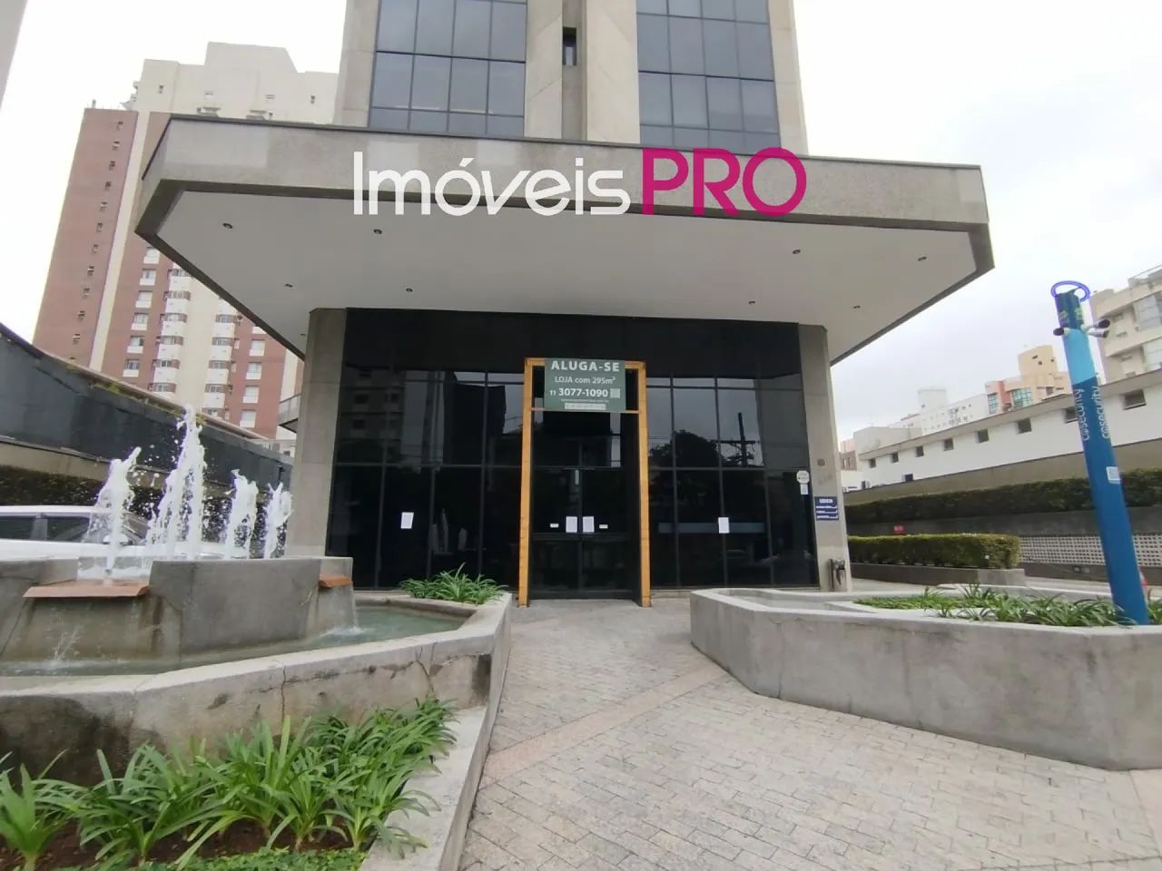 Ponto comercial no Itaim com 294m²
