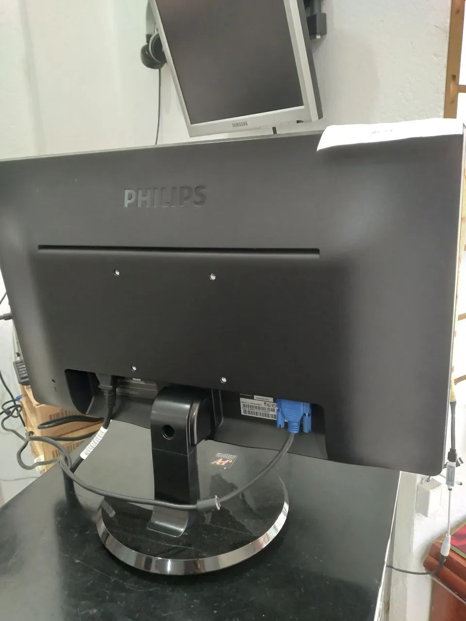 Monitor de led 20" polegadas,  com os cabos , garantia,  só ligar e usar realmente  - Foto 4