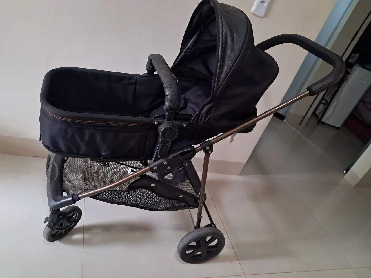 Kit carrinho + bebê conforto + base - Foto 2