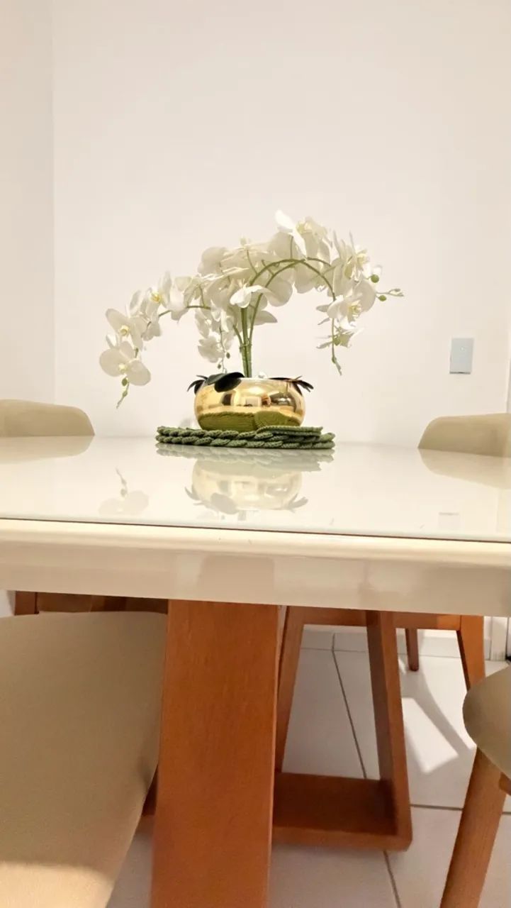 Mesa de madeira 4 cadeiras 